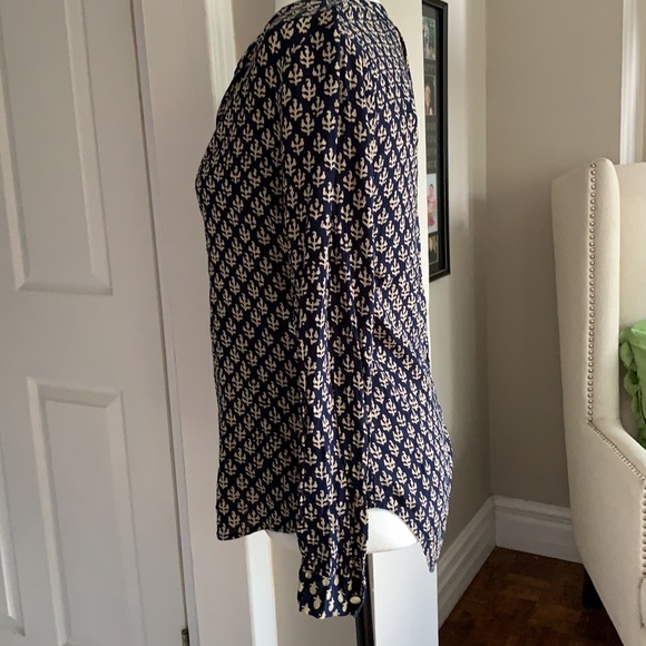 Like new, long sleeve navy/cream top by Velvet - Picture 4 of 6